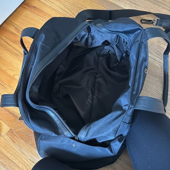 Lululemon bag - Picture 3 of 7